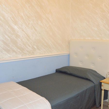 Nouvel Hotel Des Bains 페자로 외부 사진