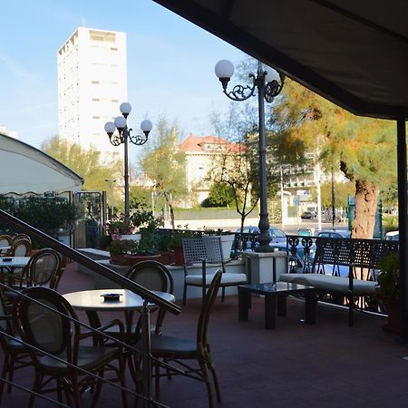 Nouvel Hotel Des Bains 페자로 외부 사진