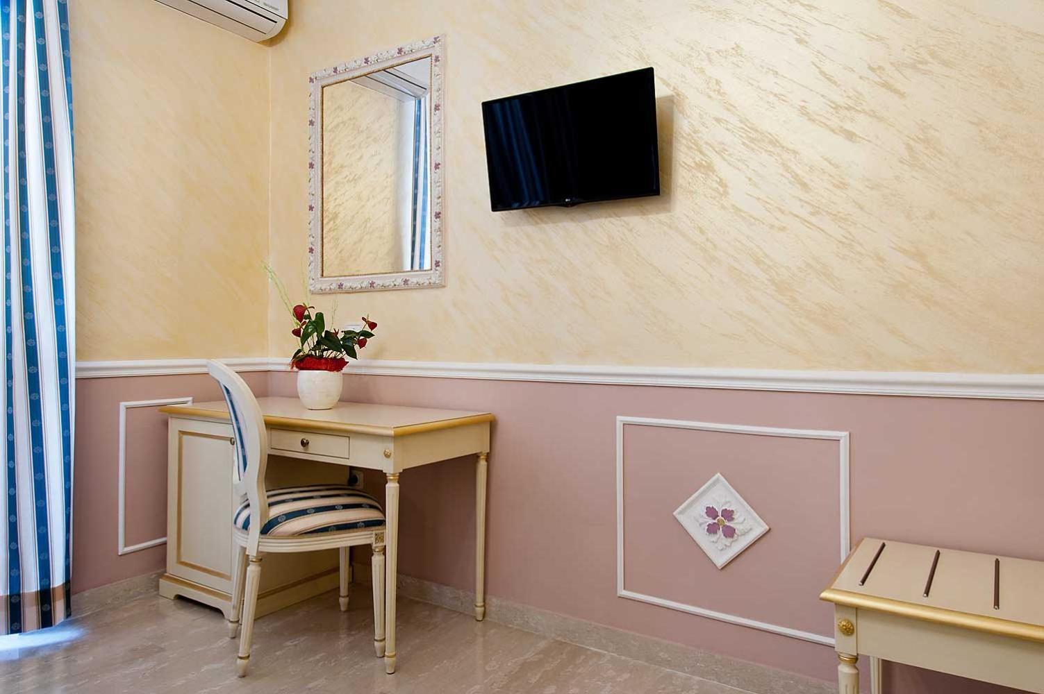 Nouvel Hotel Des Bains 페자로 외부 사진