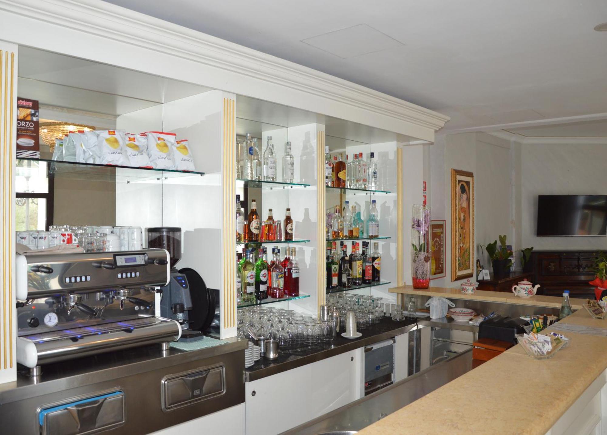 Nouvel Hotel Des Bains 페자로 외부 사진