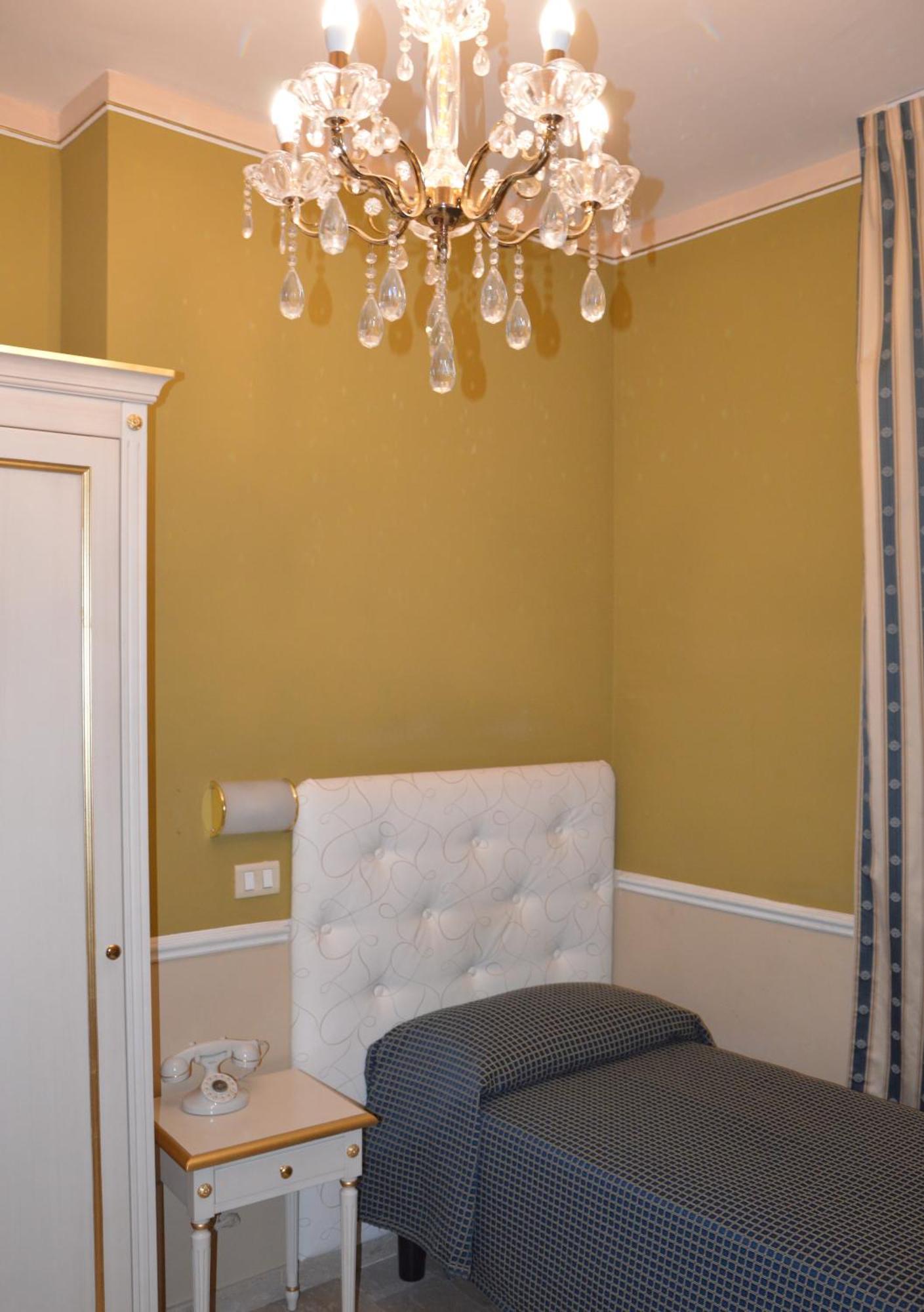 Nouvel Hotel Des Bains 페자로 객실 사진