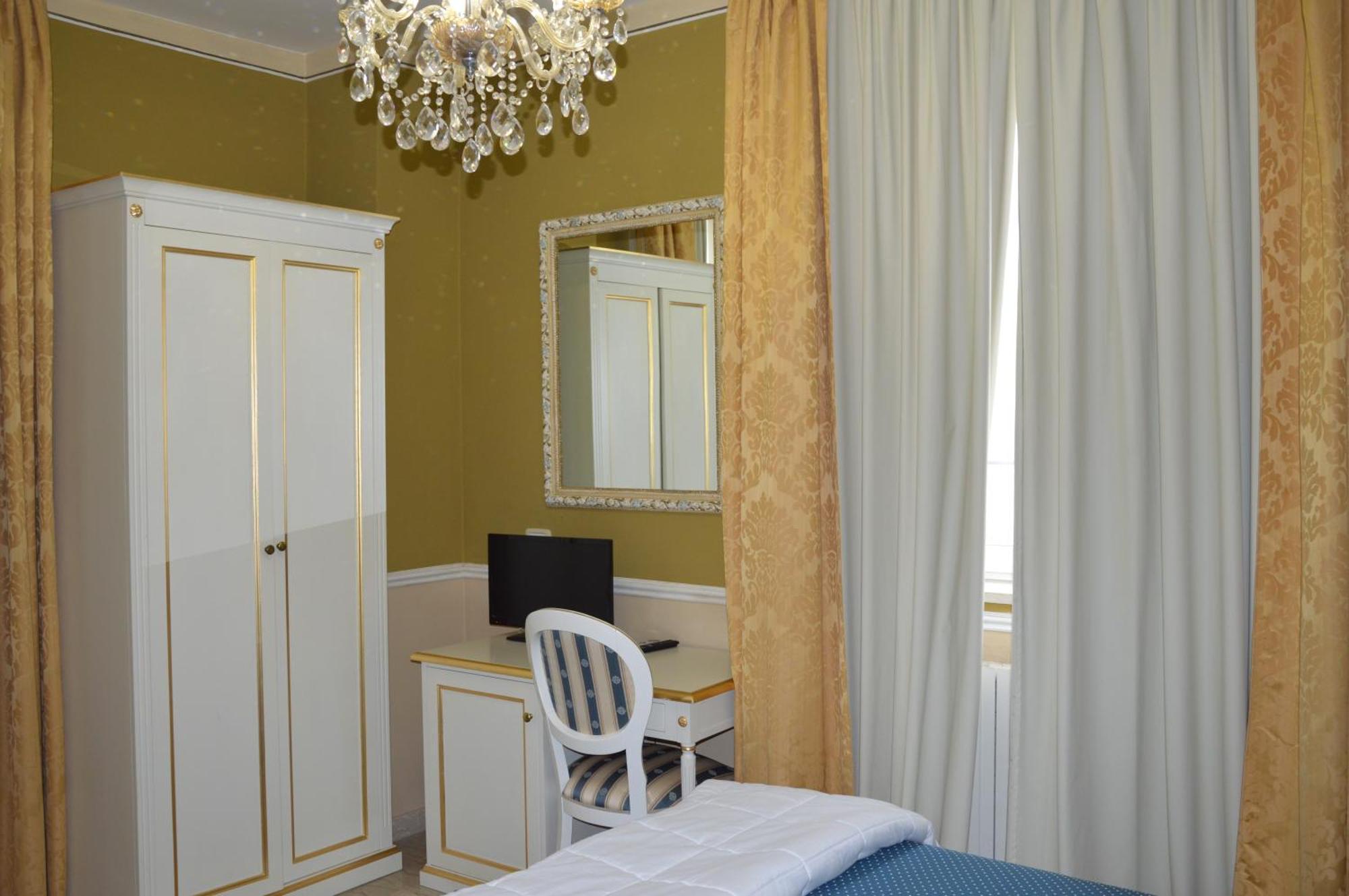 Nouvel Hotel Des Bains 페자로 객실 사진