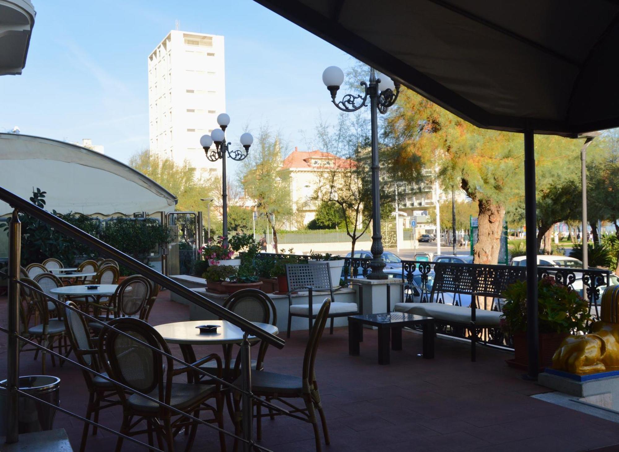 Nouvel Hotel Des Bains 페자로 외부 사진