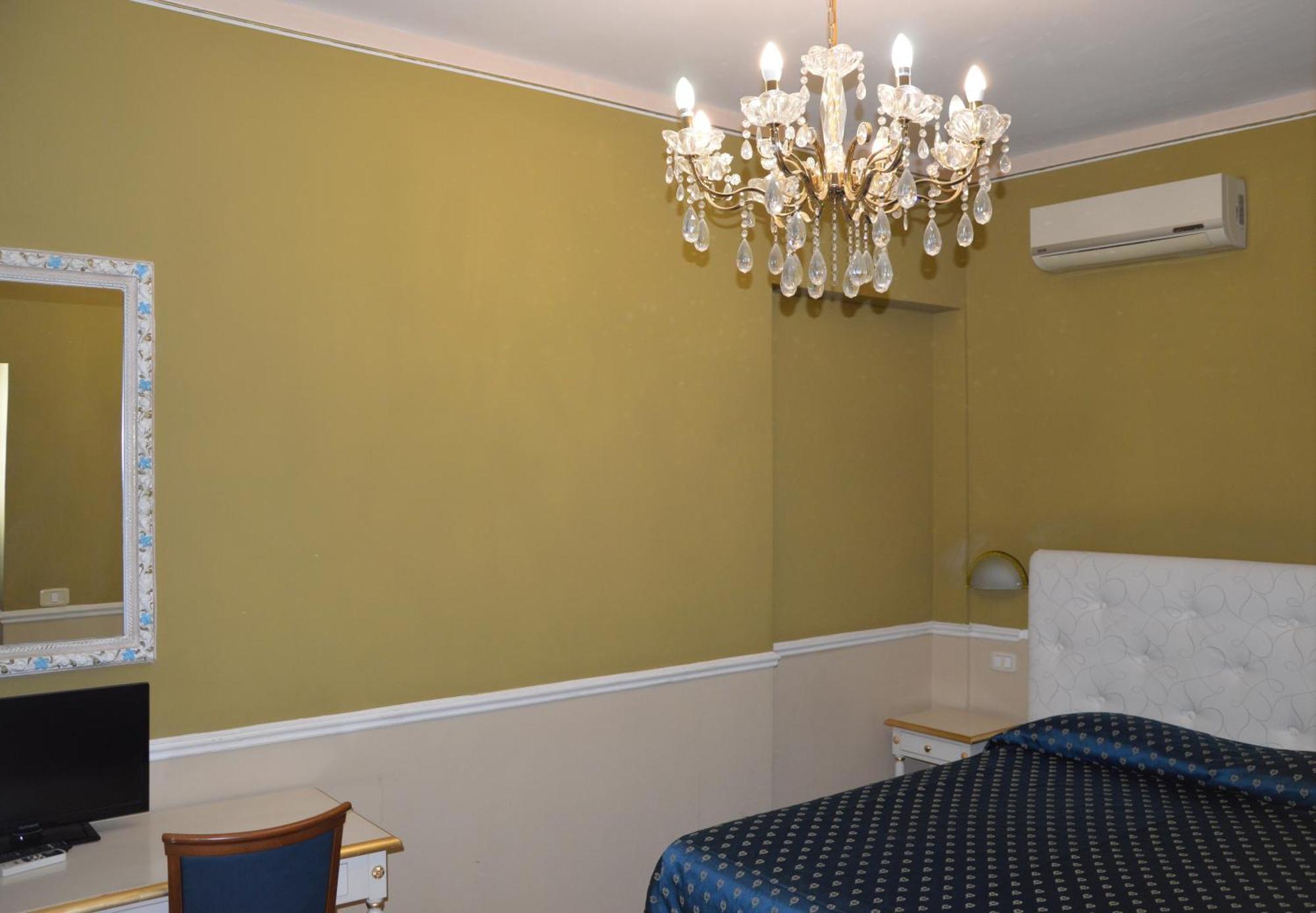 Nouvel Hotel Des Bains 페자로 외부 사진
