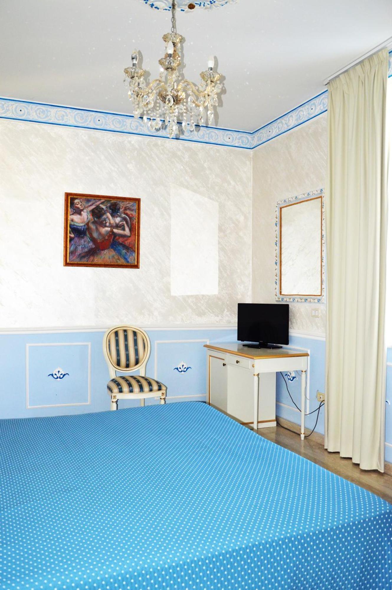 Nouvel Hotel Des Bains 페자로 객실 사진