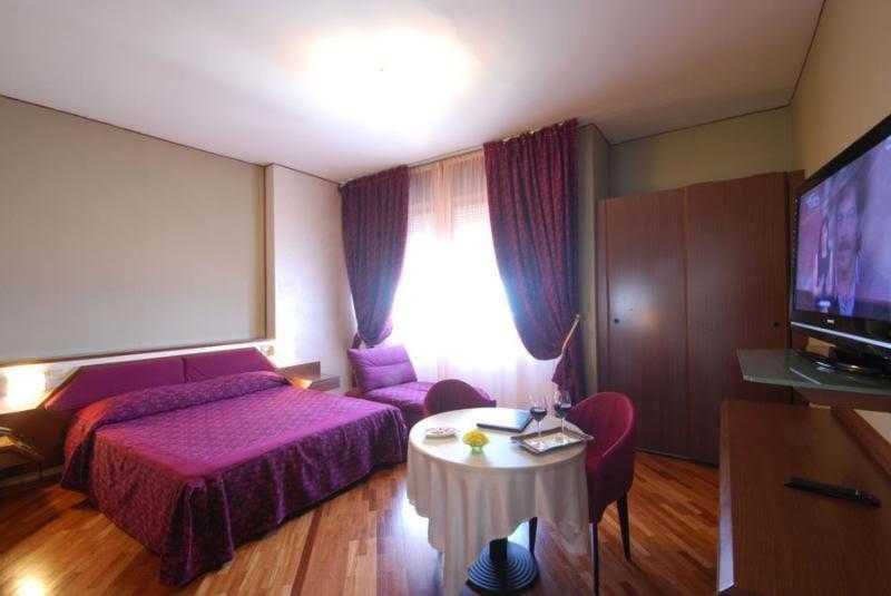 Nouvel Hotel Des Bains 페자로 외부 사진