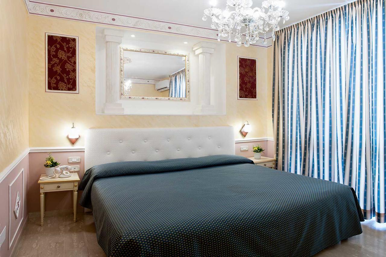 Nouvel Hotel Des Bains 페자로 외부 사진