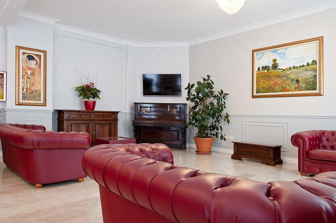 Nouvel Hotel Des Bains 페자로 외부 사진
